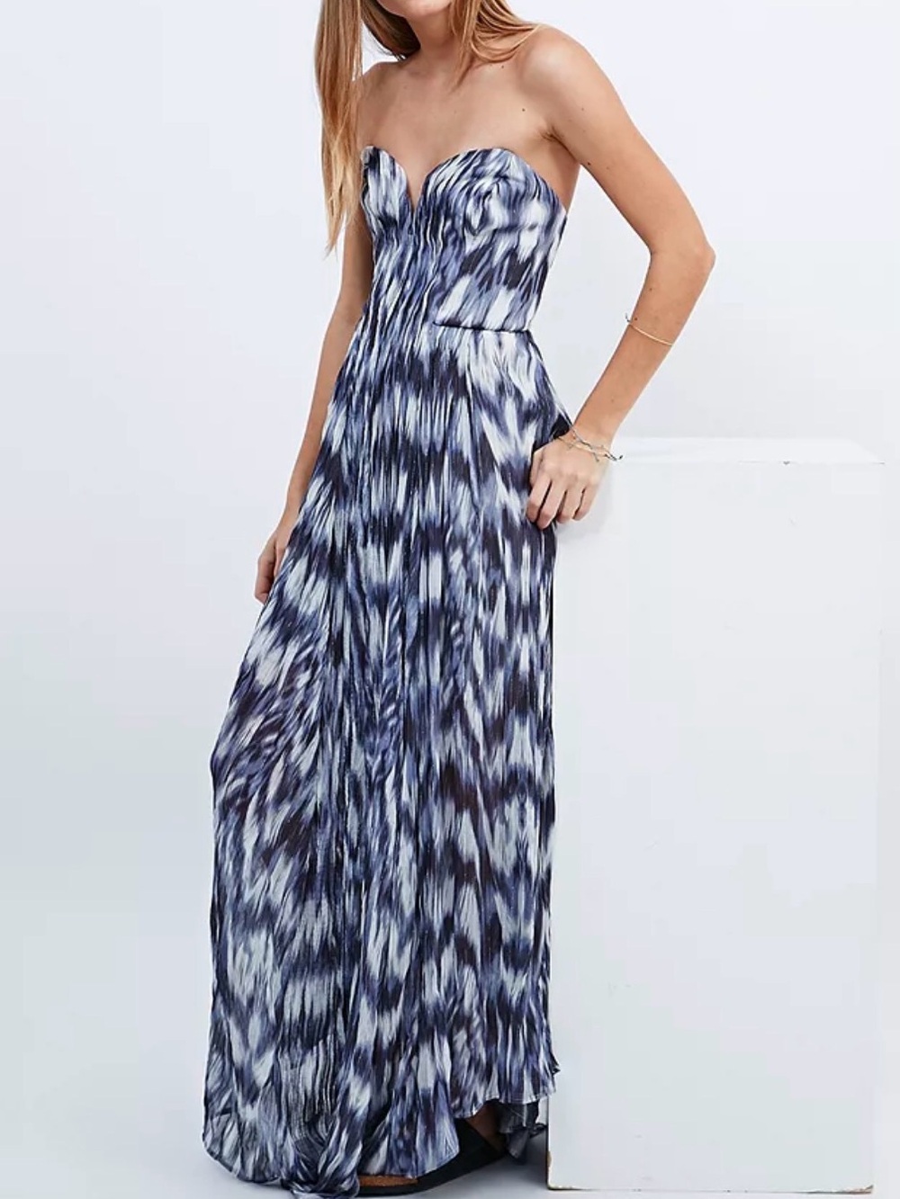 Urban Outfitters Daydream Maxi Dress Pleated Wave Print by Kimchi Blue Sz 6